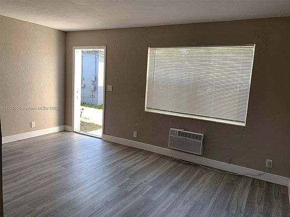 3rd image of 2300 Douglas St #4