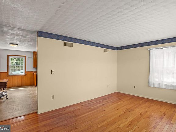 5th image of 523 Berlin Rd