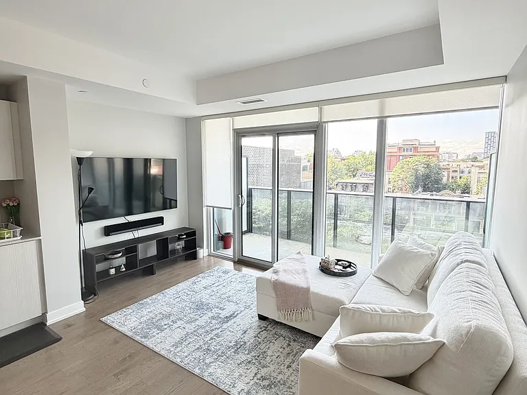 330 Richmond St W #609 — Photo 11