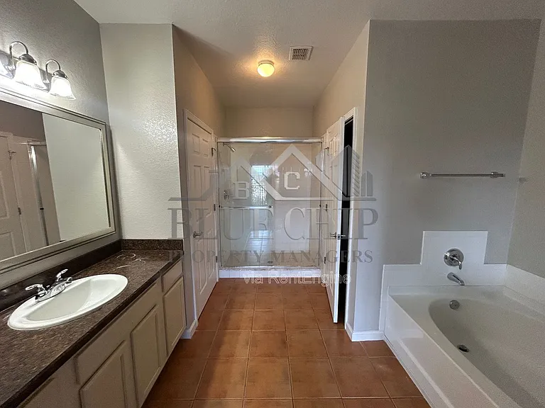 302 Avalon Rd #302 — Photo 9