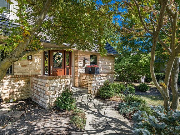 3rd image of 8652 Gairloch Ct