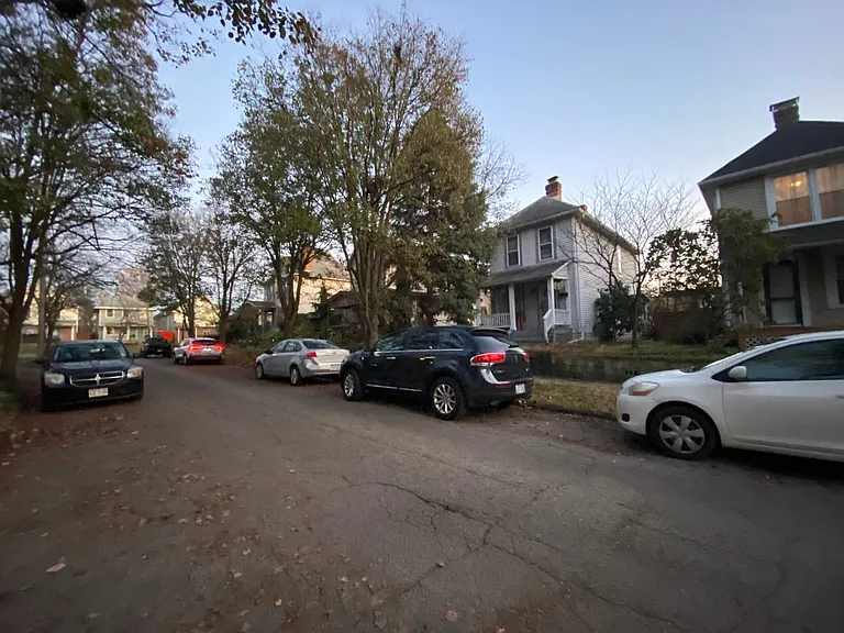 553 Bradley St — Photo 27