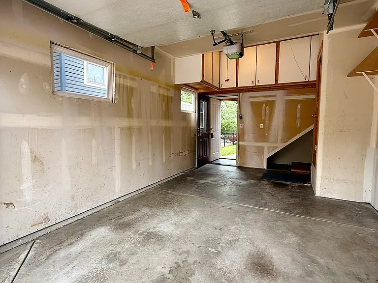 Attached 1 car garage