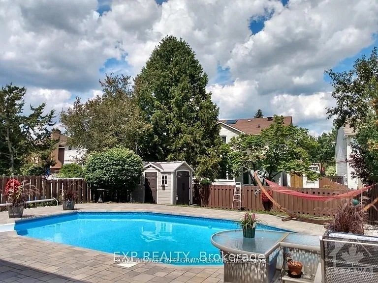 1090 Chablis Park — Photo 22