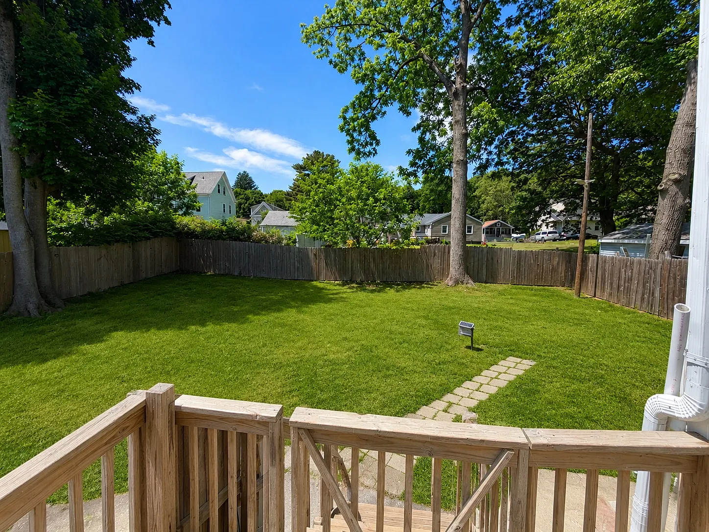 3 bed, 2800 sqft, $3,200 — Photo 2