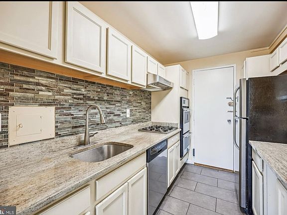 4th image of 10201 Grosvenor Pl APT 1005
