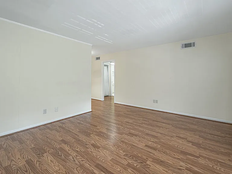 2727 Highland Ave S #204 — Photo 4