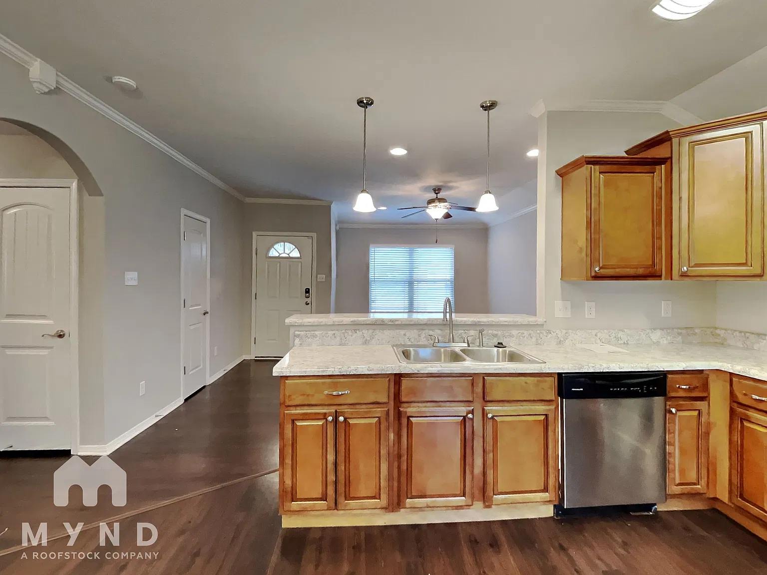 3 bed, 2.0 bath, 1251 sqft, $1,475 — Photo 3
