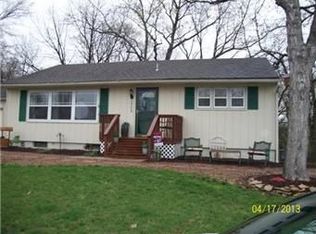 1923 S 5th St, Leavenworth, KS 66048