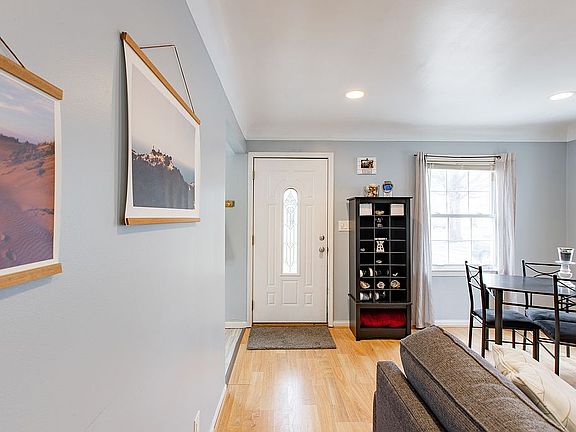 4th image of 4016 Elmhurst Ave
