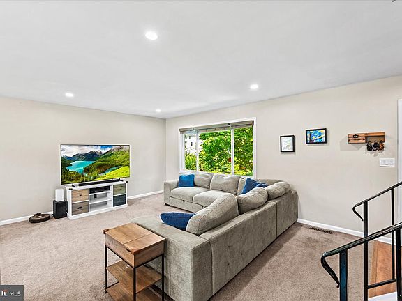 5th image of 108 Cobblers Ct