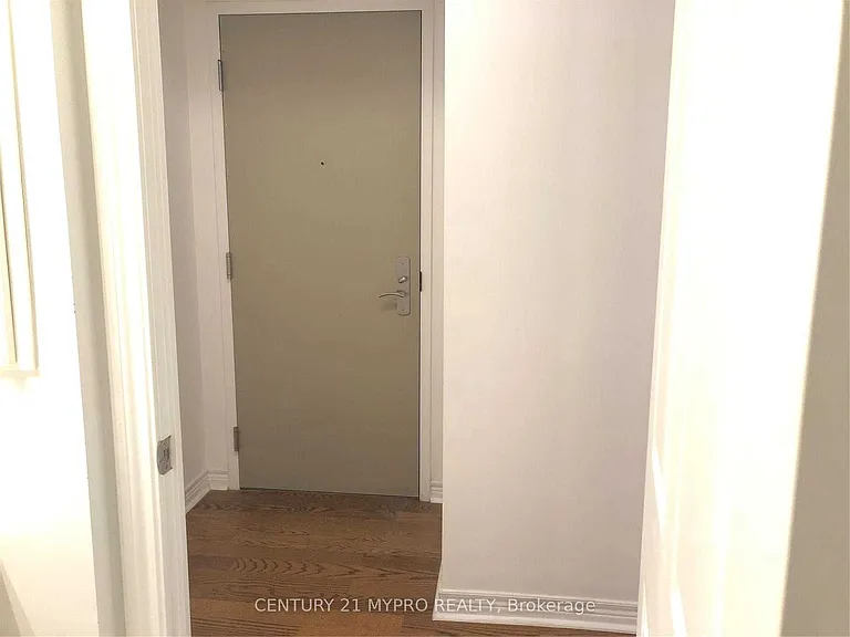 763 Bay St #1114 — Photo 11
