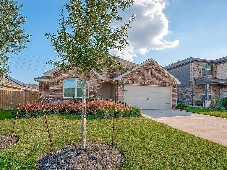 24411 Skytrail Dr — Photo 2
