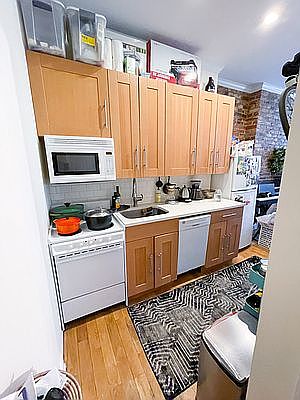 4th image of 271 E 10th St APT 7