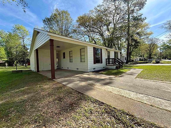 3rd image of 802 Waco St