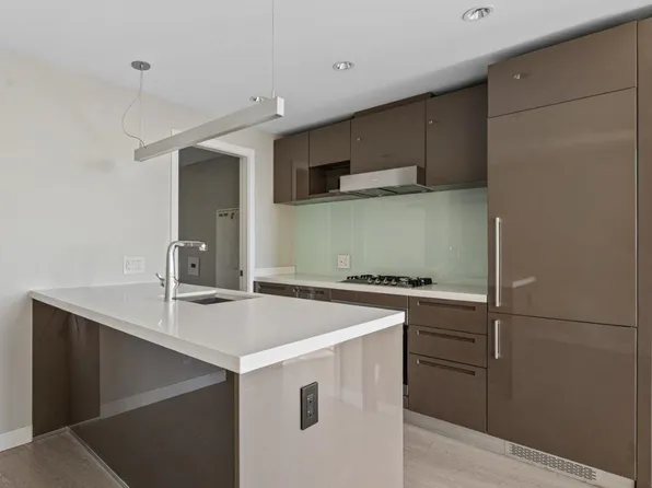 777 Richards St #1702, Vancouver, BC V6B 0M6