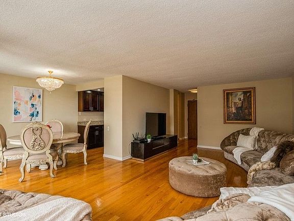 4th image of 4170 N Marine Dr APT 14H