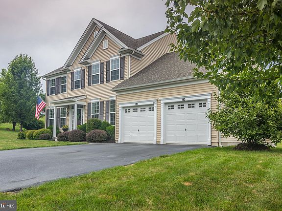 3rd image of 220 Coleridge Ln