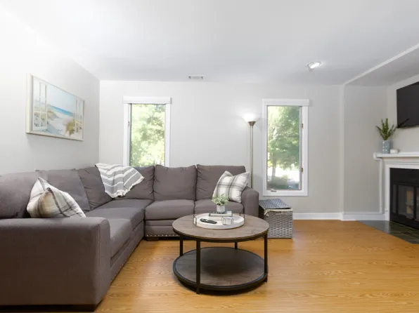 770 Salisbury St APT 319, Worcester, MA 01609
