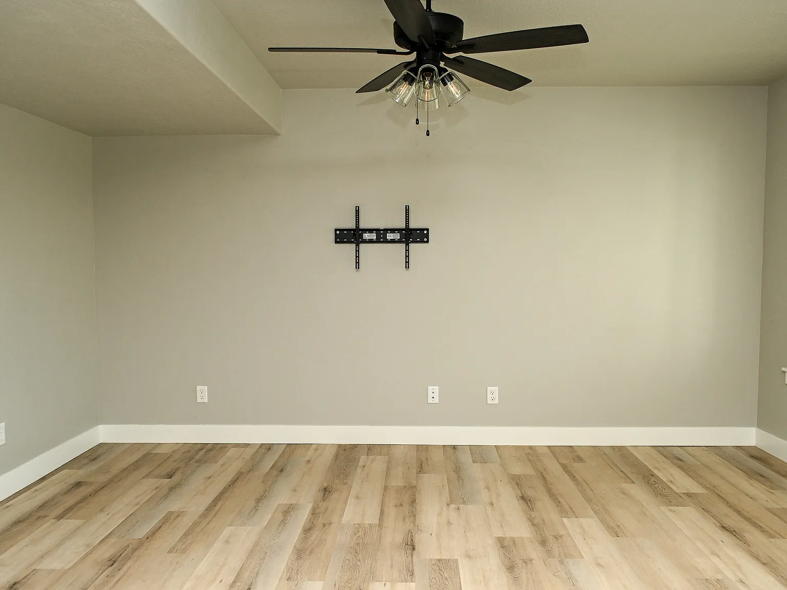 3 bed, 2.5 bath, 1610 sqft, $1,700 — Photo 4
