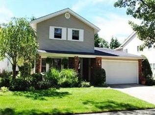 24 Sandy Ct, Port Washington, NY 11050