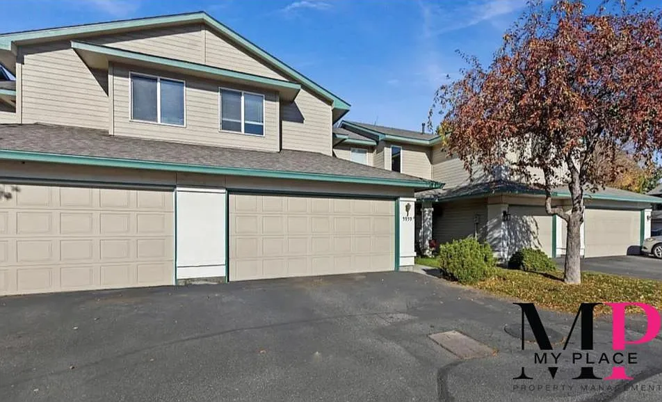 3 bed, 2.5 bath, 1331 sqft, $2,195 — Photo 3