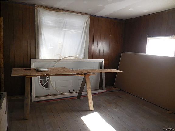 4th image of 134 Vandalia St