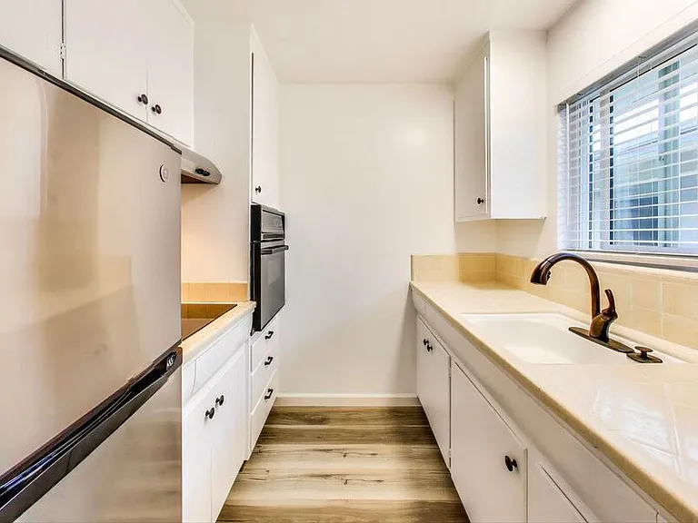 1348 Laurel St #6 — Photo 6
