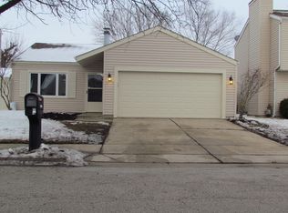 2395 Buttercup Ct, Aurora, IL 60506