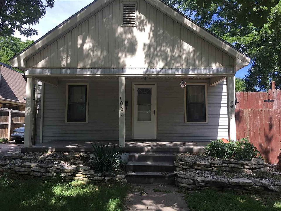 1st image of 1004 S A St