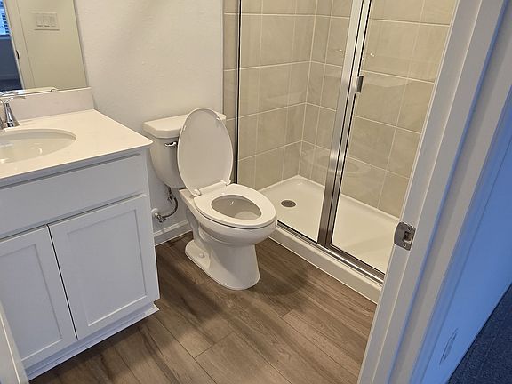 5th image of 665 Holly Lakes Dr