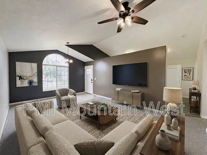 6 bed, 3.0 bath, 2200 sqft, $2,550 — Photo 4