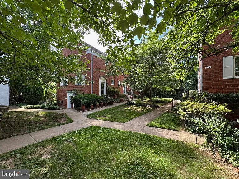1553 Mount Eagle Pl — Photo 3