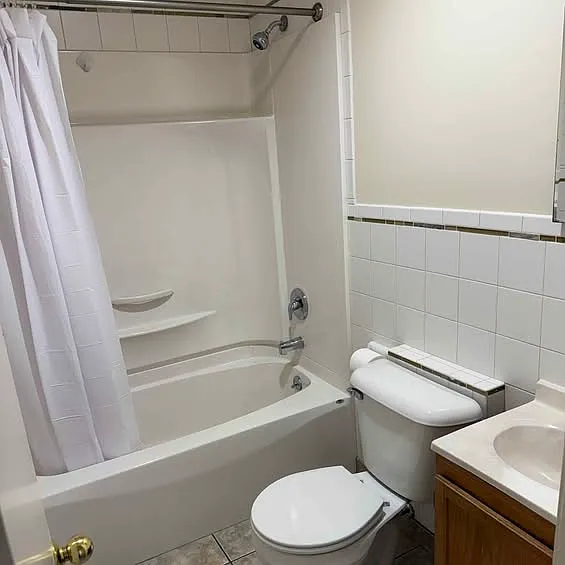 736 Charlotte Ave NW — Photo 8