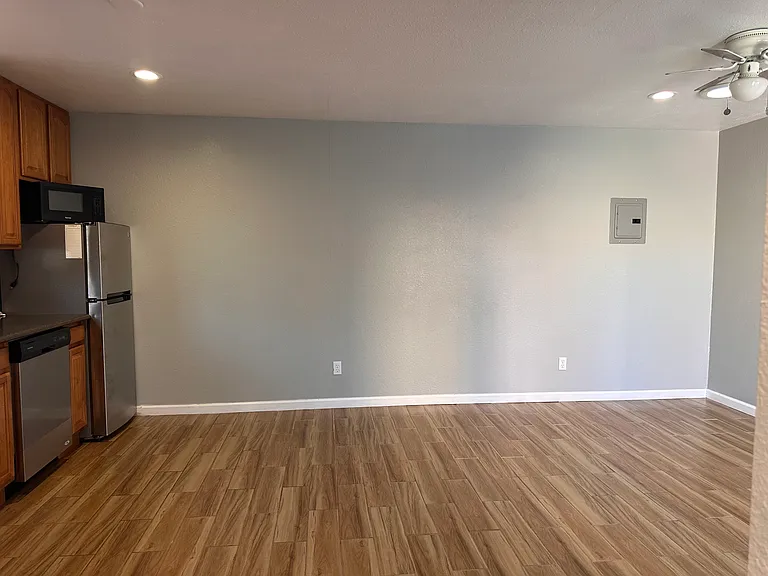 255 Edwin Way — Photo 6