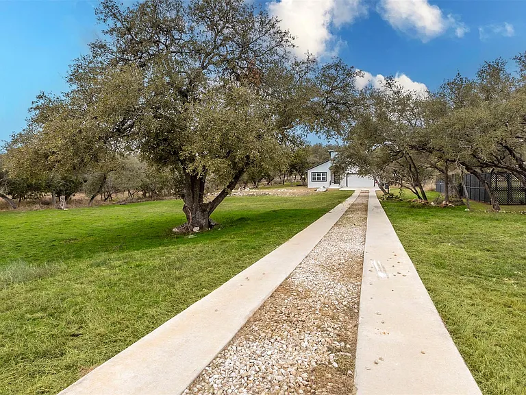 2718 Leslie Ln — Photo 3