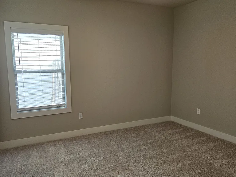812 NE Heights Ln — Photo 8
