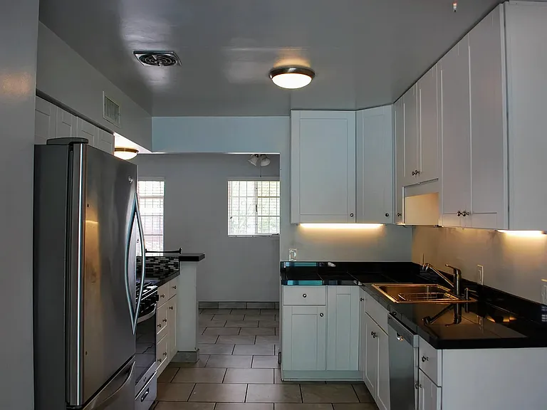 2743 N Tyndall Ave — Photo 8