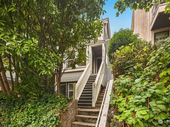 2222 Eastlake Avenue E, Seattle, WA 98102