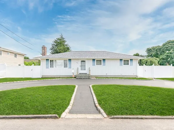 52 Bedell Street, Lindenhurst, NY 11757