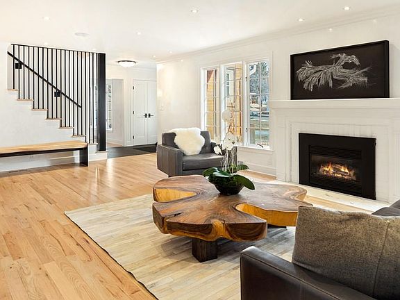 3rd image of 2618 Longfellow Pl