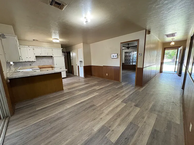 1300 SW 61st St — Photo 5