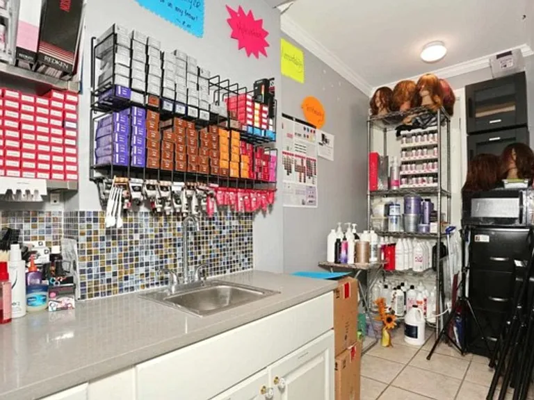 464 Belmont Ave — Photo 7