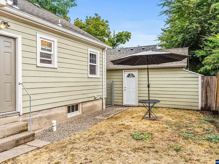 1510 Summer St NE — Photo 8
