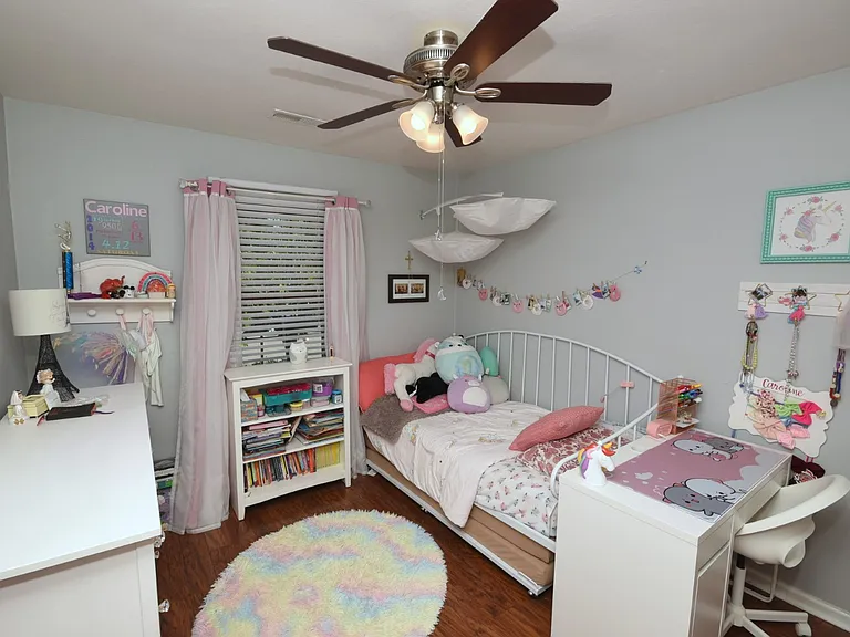 Bedroom #3 9.9ftx11ft