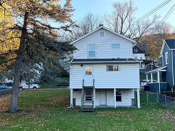 5th image of 217 E 3rd St