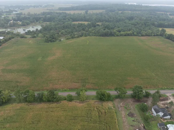 1300 E Bear Lake Rd, Hillsdale, MI 49242