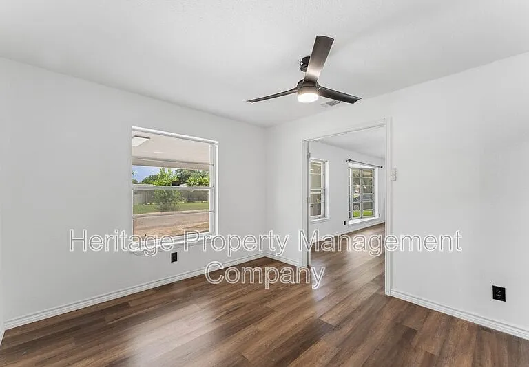 3614 Versailles Dr — Photo 8