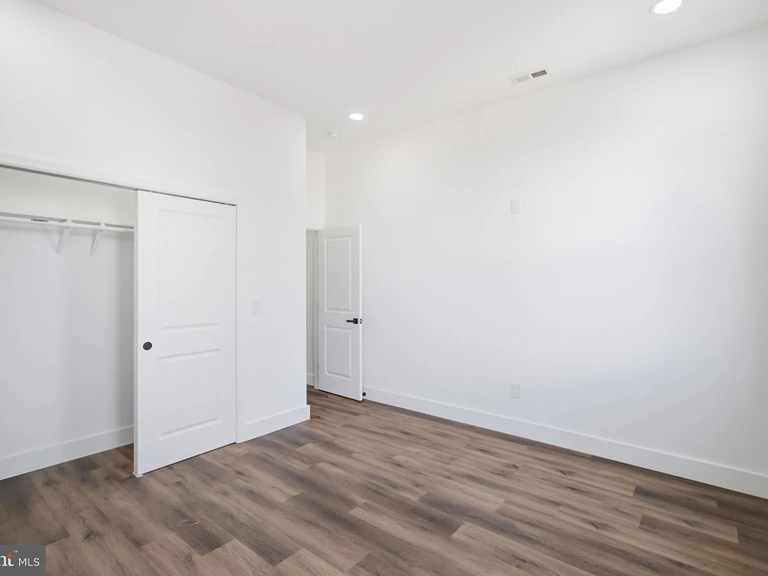 3 bed, 3.0 bath, 1700 sqft, $2,200 — Photo 3