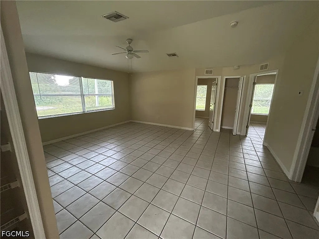 3 bed, 2.0 bath, 1114 sqft, $1,400 — Photo 2